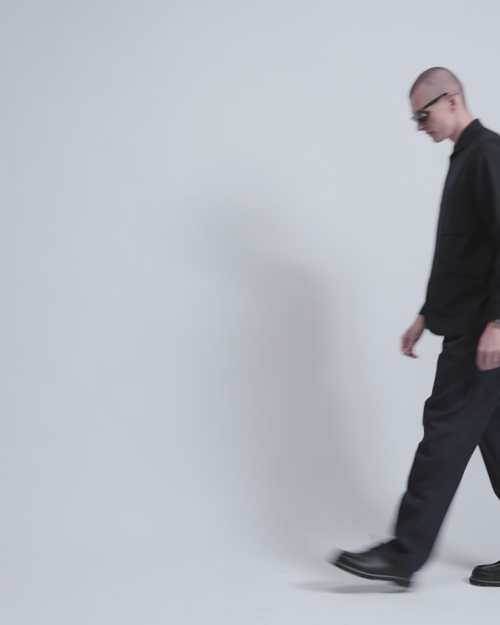 Julian - Wool Poplin in Black - video