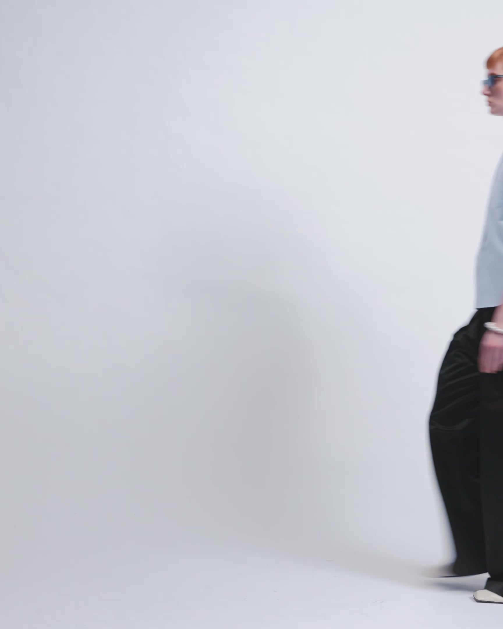Binx - High Twist Oxford in Light Blue - video